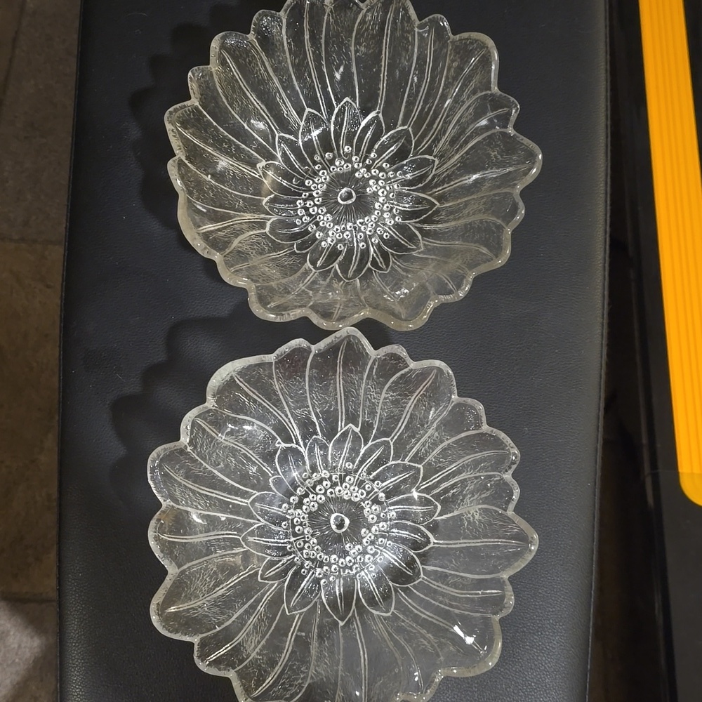 2 Vintage Indiana Glass Co. Lily Pons Sunflower Bowls, pattern #605 - Picture 3 of 6